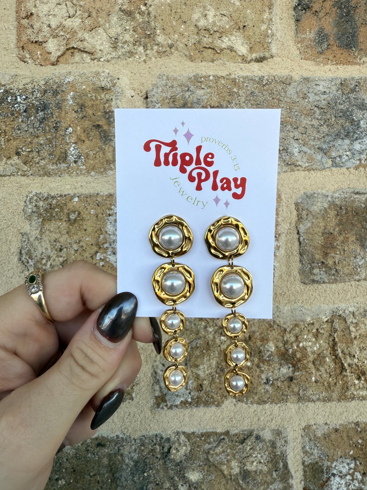 PEARL DANGLE EARRING