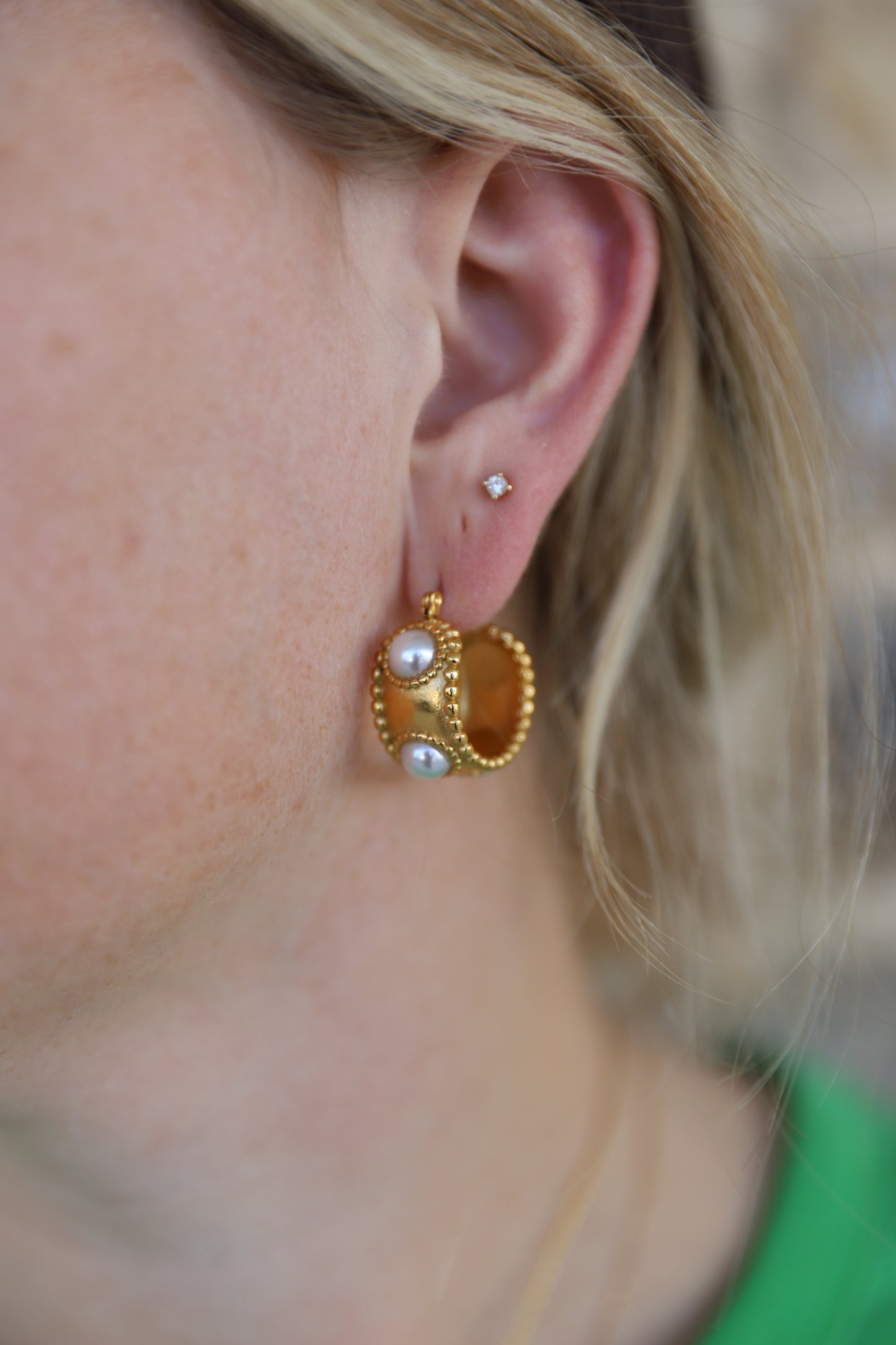 GOLD PEARL EARRING