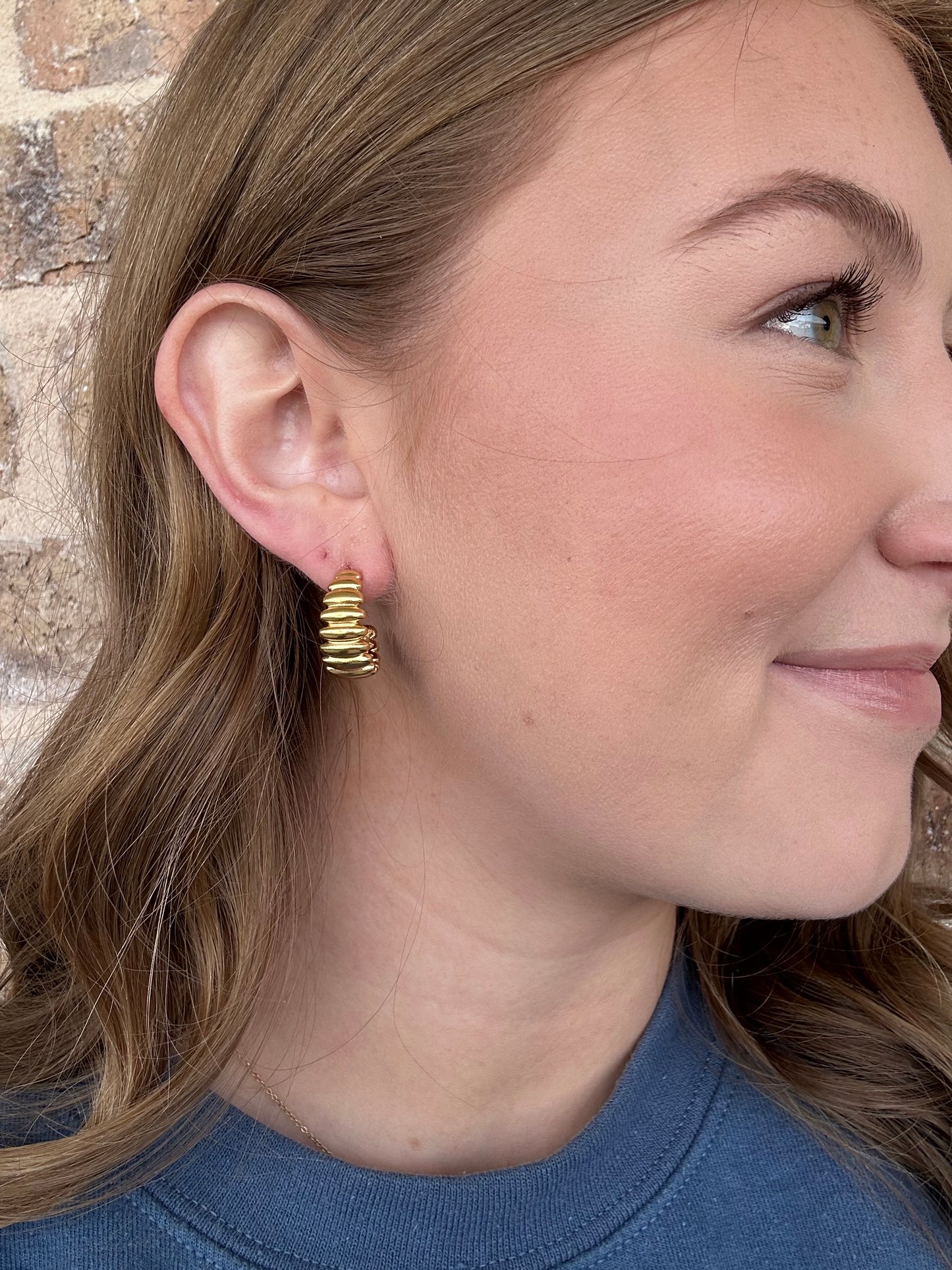 SMALL GOLD HOOPS