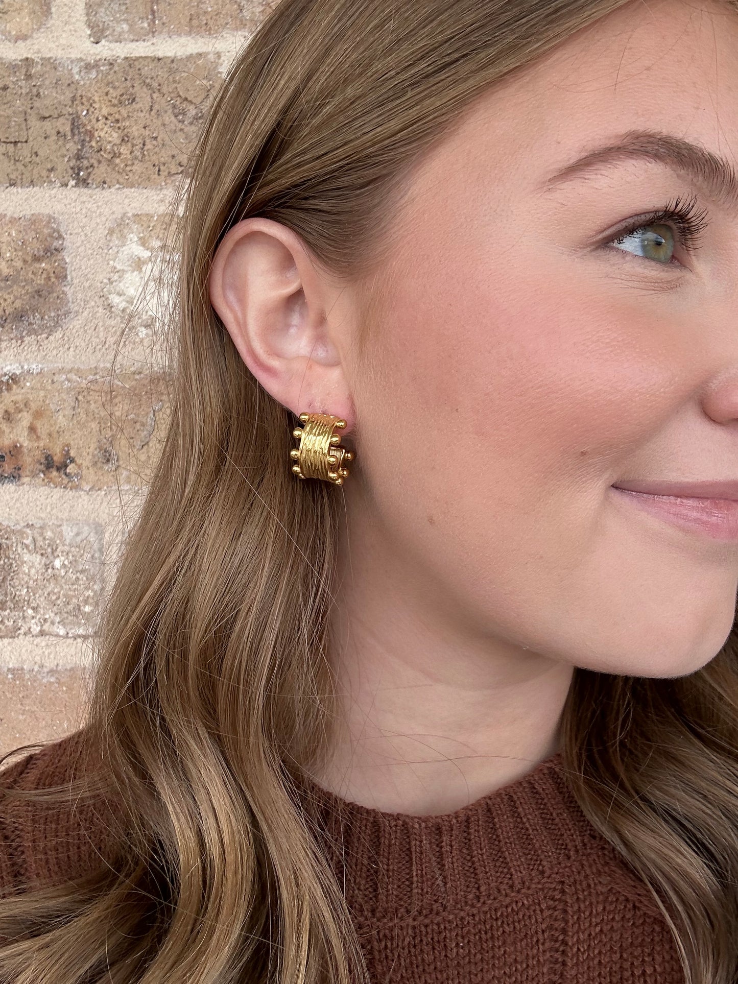 GOLD SMALL HUGGIES WITH DOTS