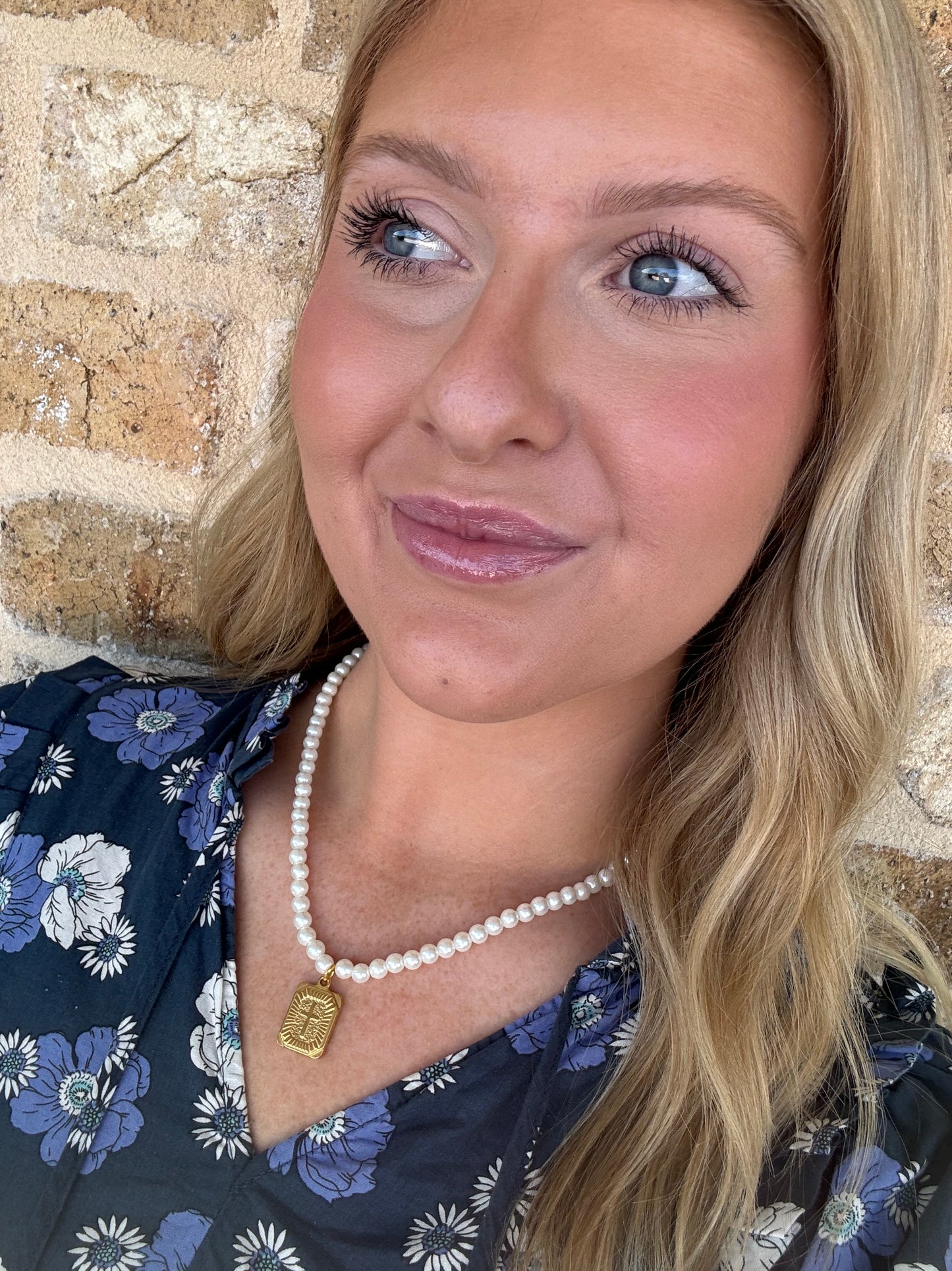 PEARL AND CROSS NECKLACE