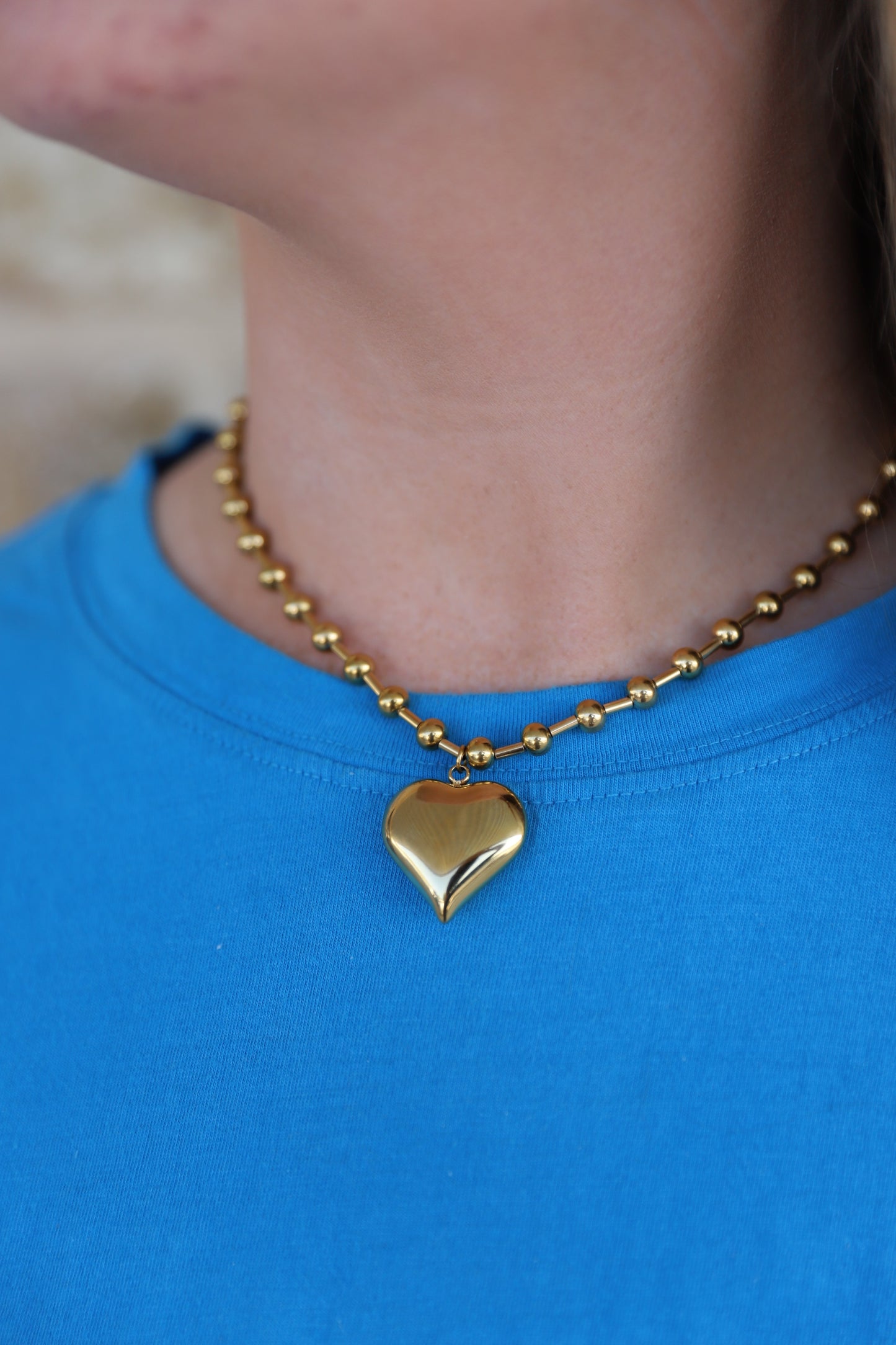 GOLD NECKLACE WITH PUFF HEART