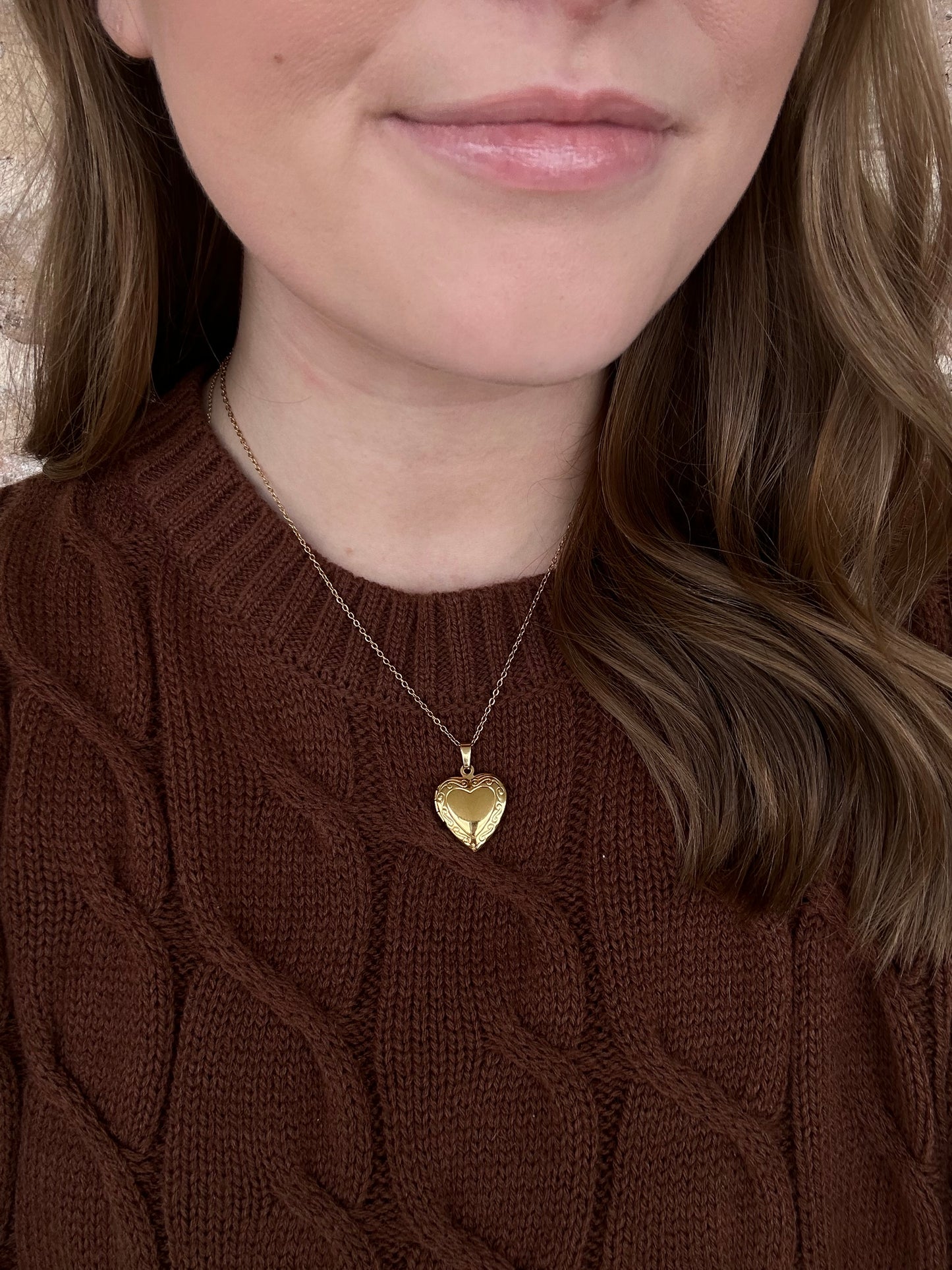 GOLD HEART LOCKET WITH DESIGN