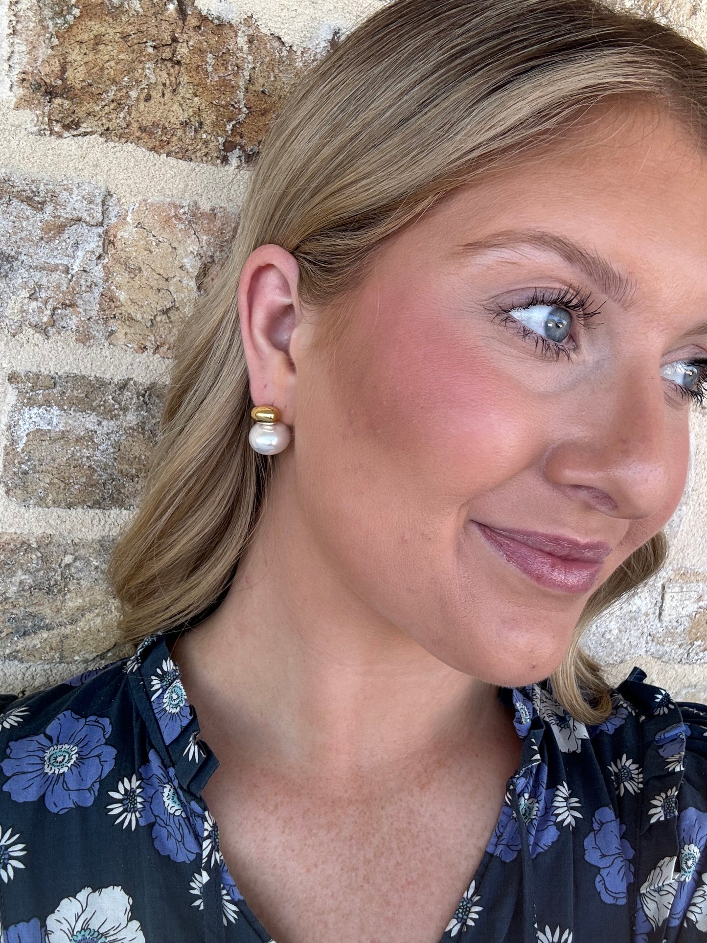 PEARL WITH GOLD STUD