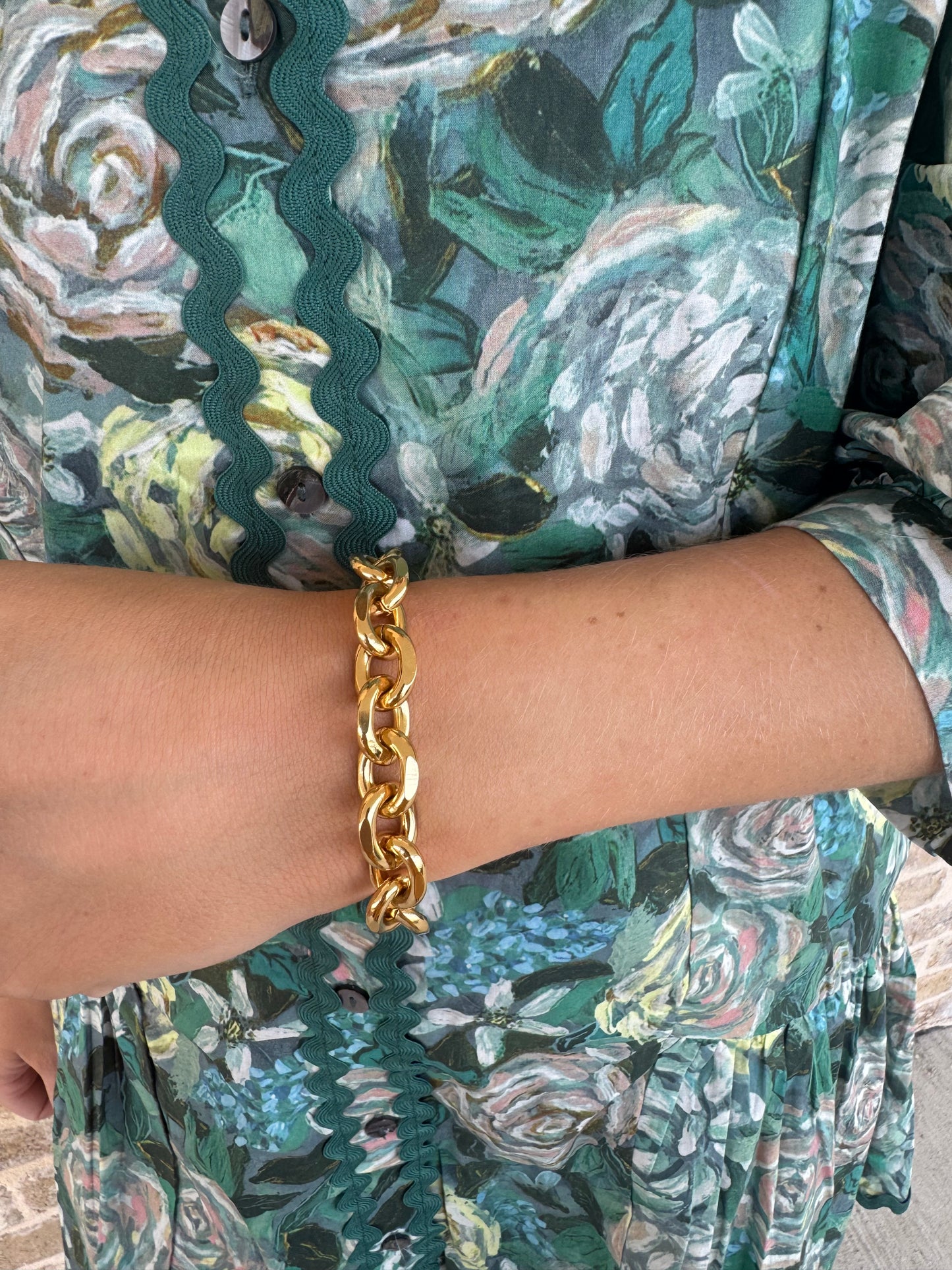 GOLD CHAIN BRACELET