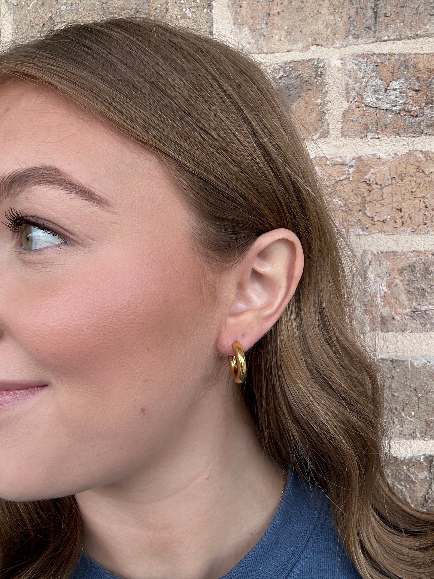 SMALL GOLD CIRCLE HOOPS