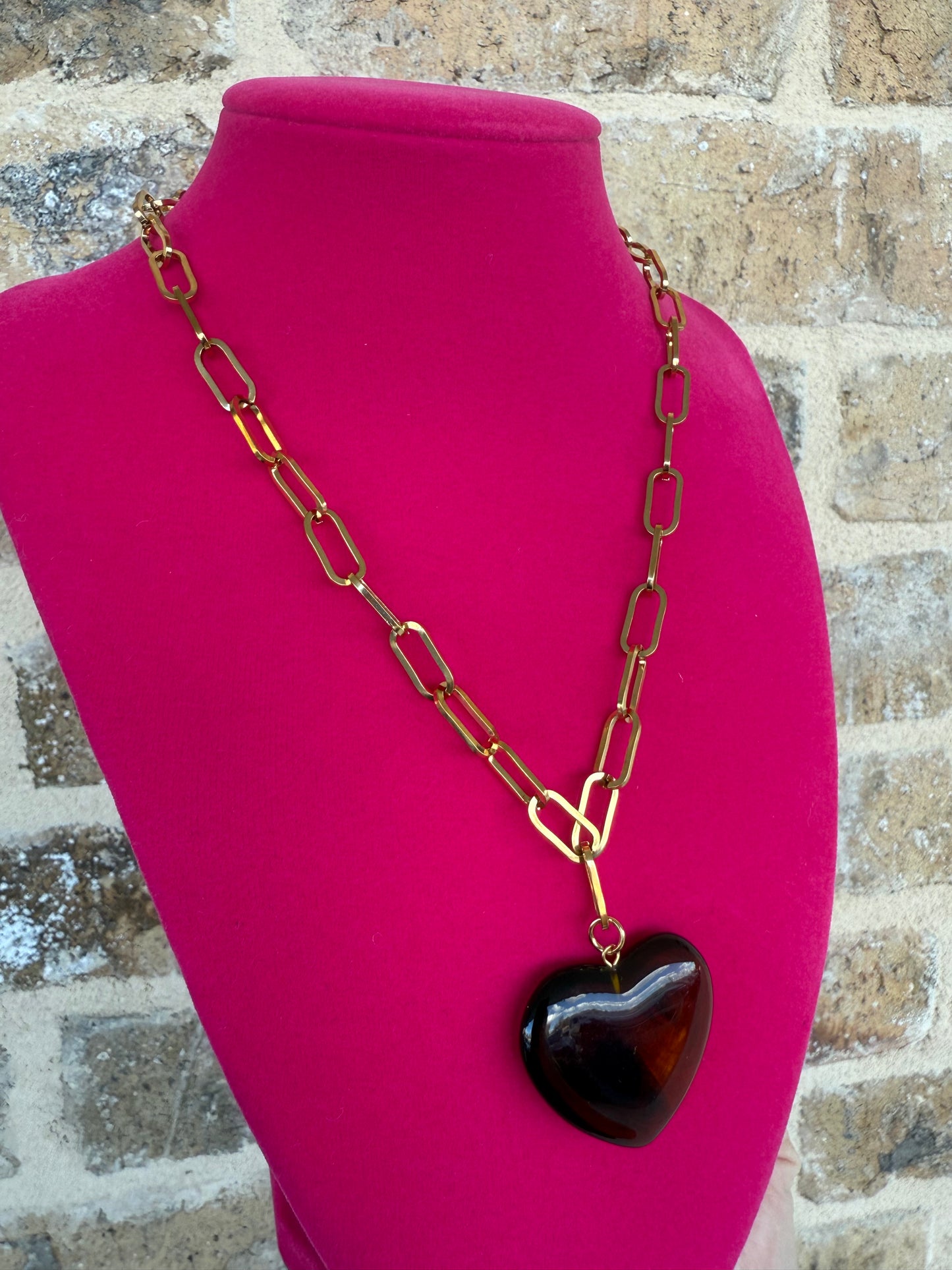 BROWN HEART NECKLACE