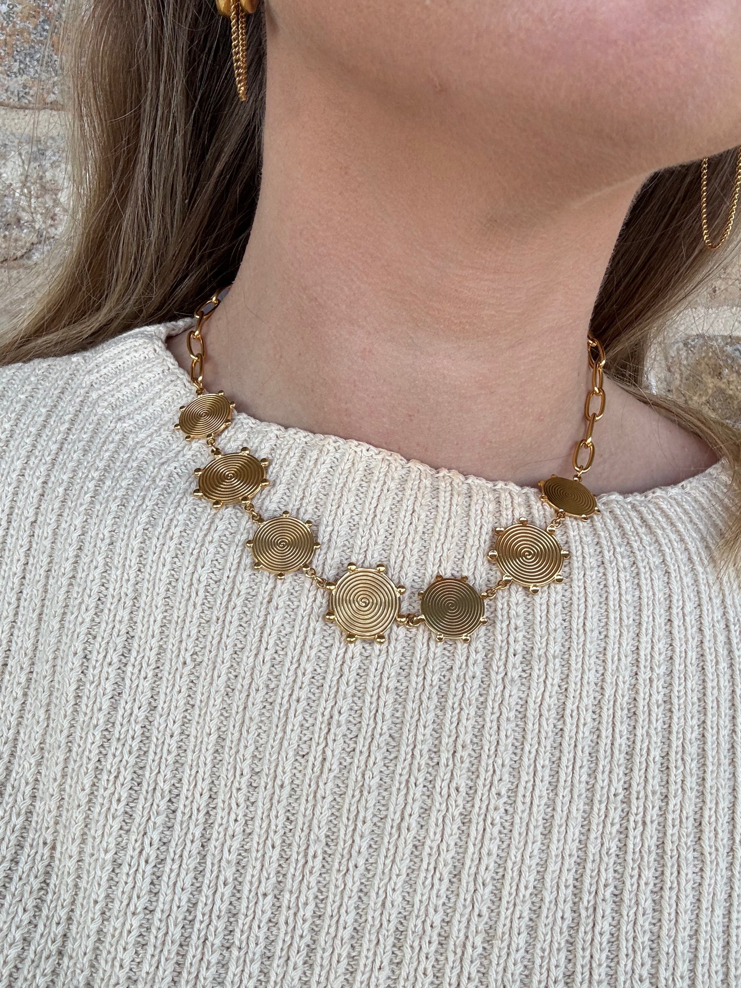 GOLD CHUNKY CIRCLE LAYERING NECKLACE