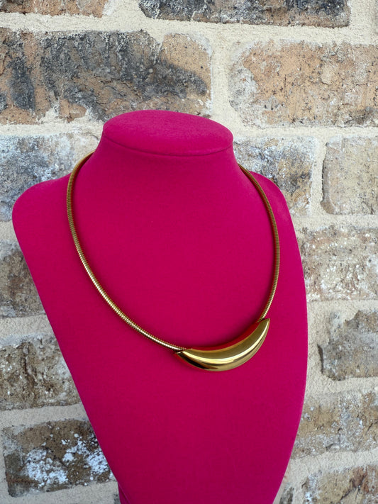 MAGNETIC CRESENT NECKLACE