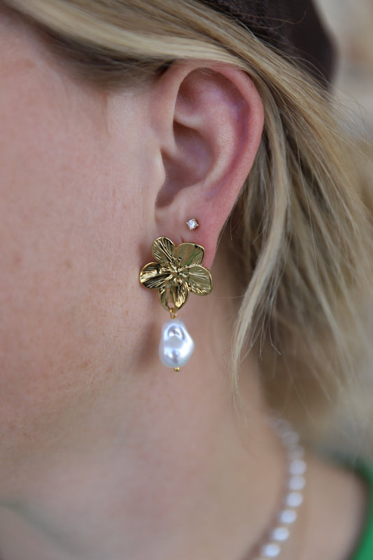 FLOWER AND PEARL EARRING