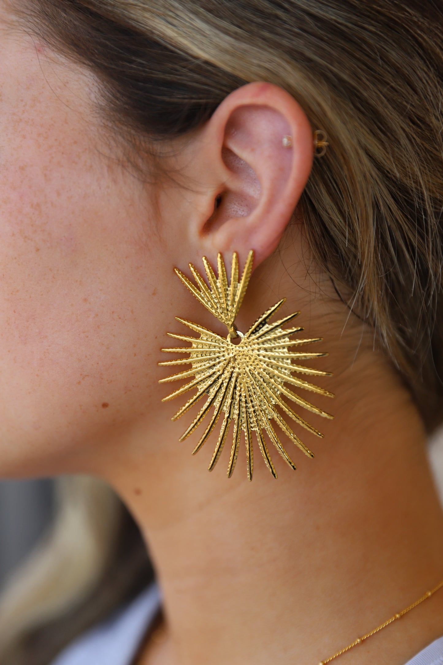 GOLD SPIKE EARRING