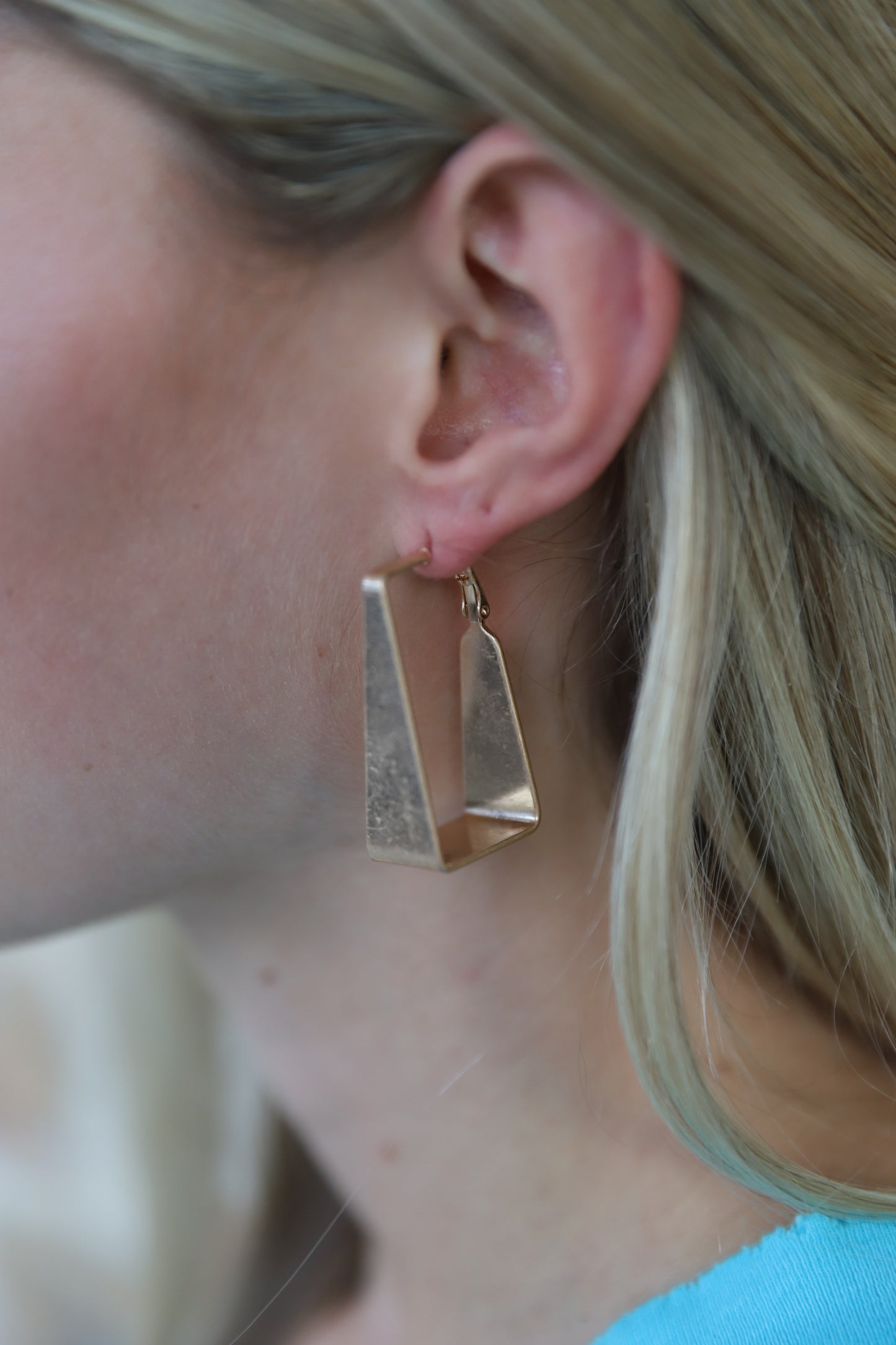 GOLD RECTANGLE EARRING