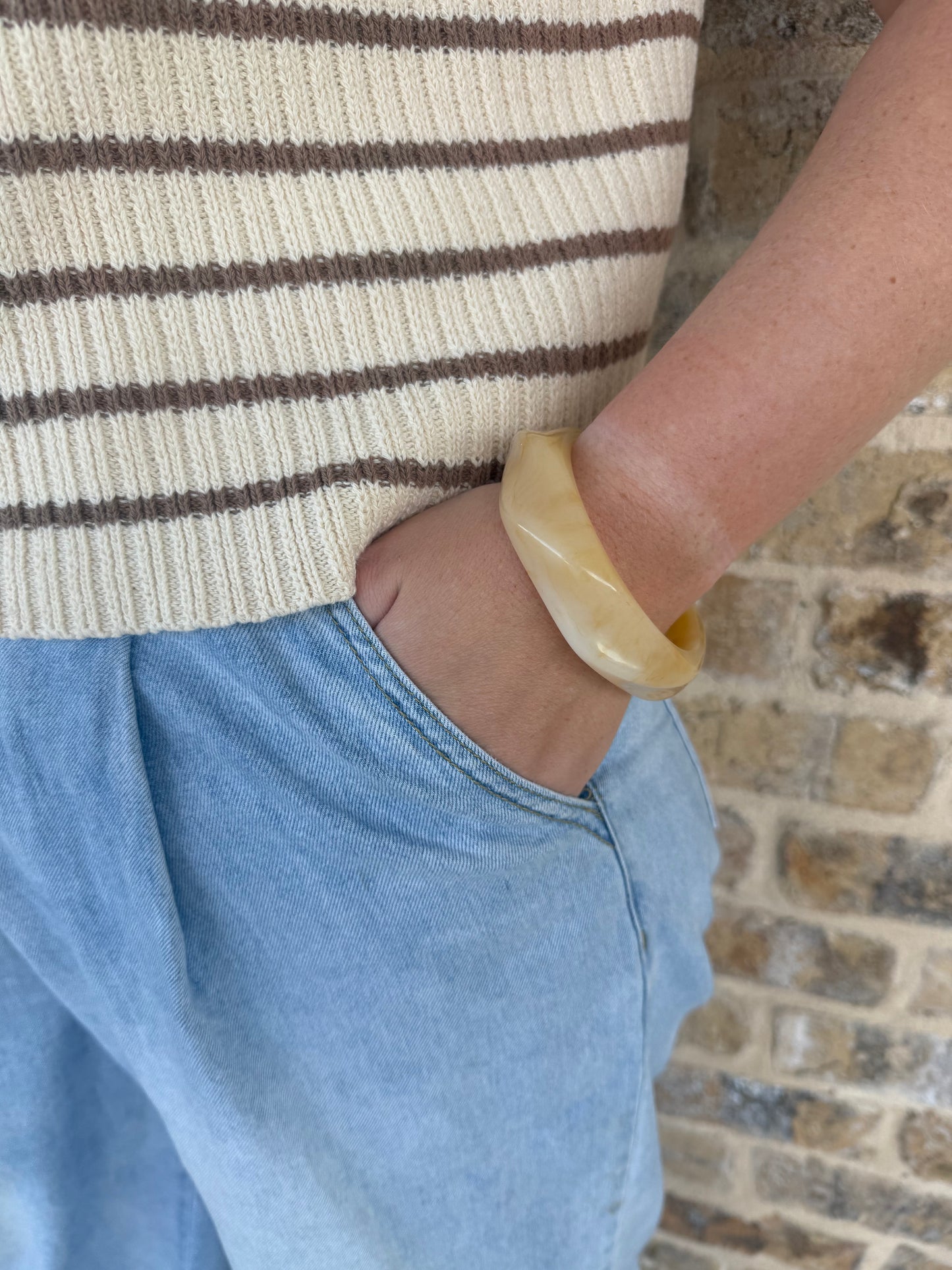 SMALL BLONDE BANGLE BRACELET