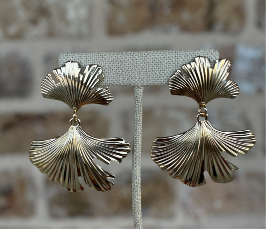 FLOWY DANGLE EARRING