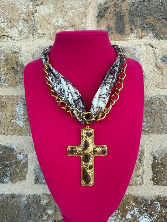 SCARF NECKLACE WITH MAROON CROSS