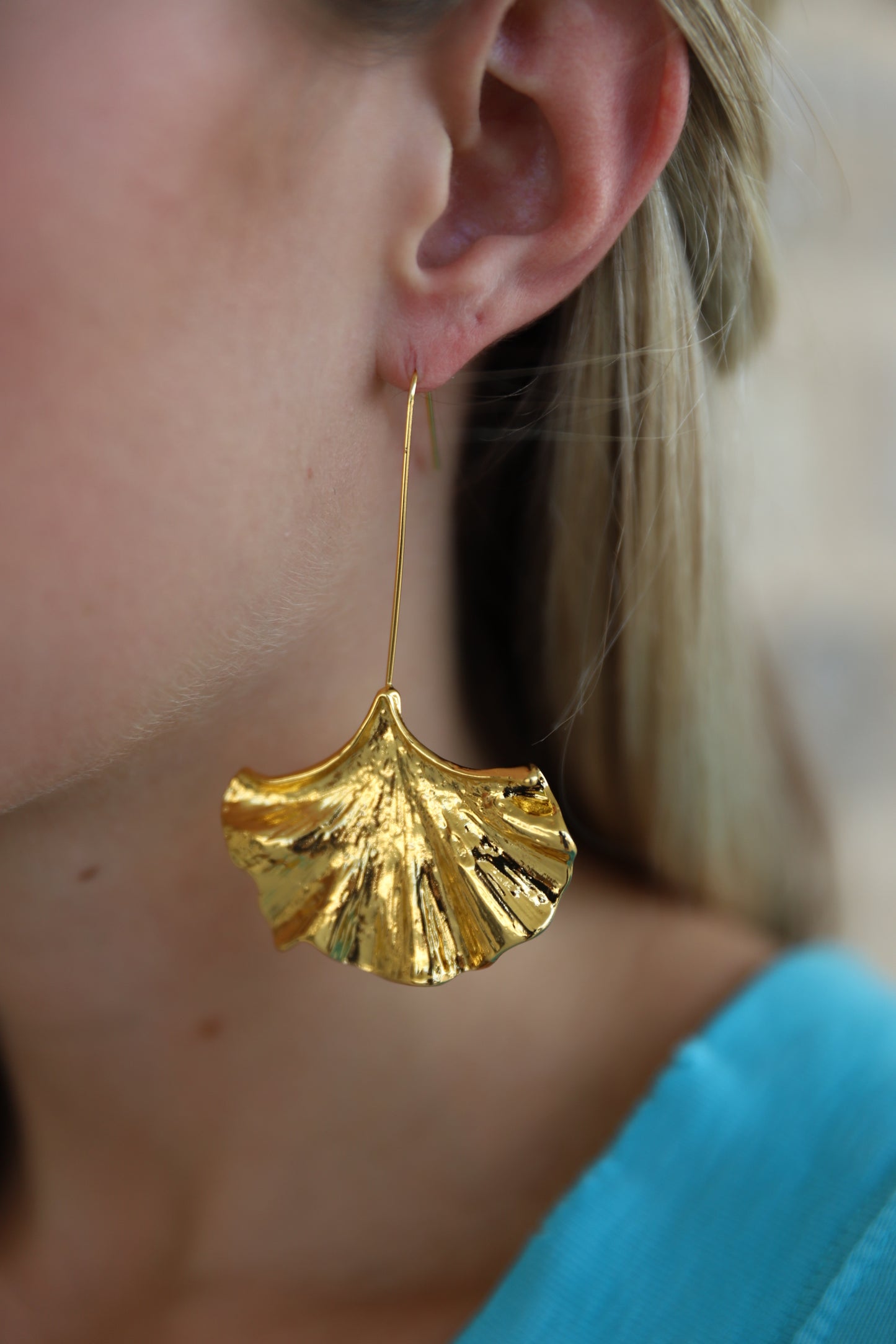 GOLD FLOWER PETAL EARRING