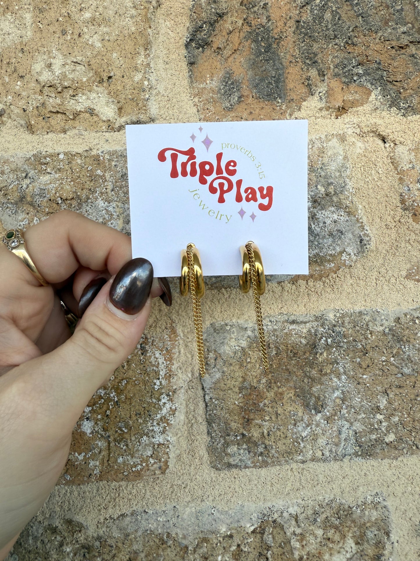 GOLD HOOP WITH DANGLE CHAIN