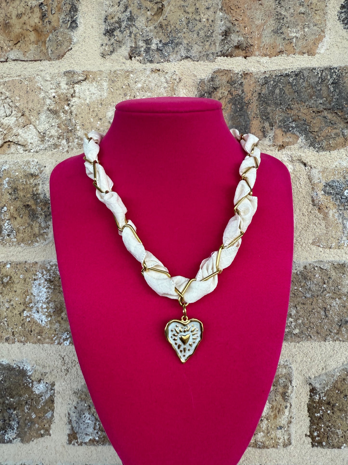 SCARF NECKLACE WITH CHAIN AND WHITE HEART CHARM