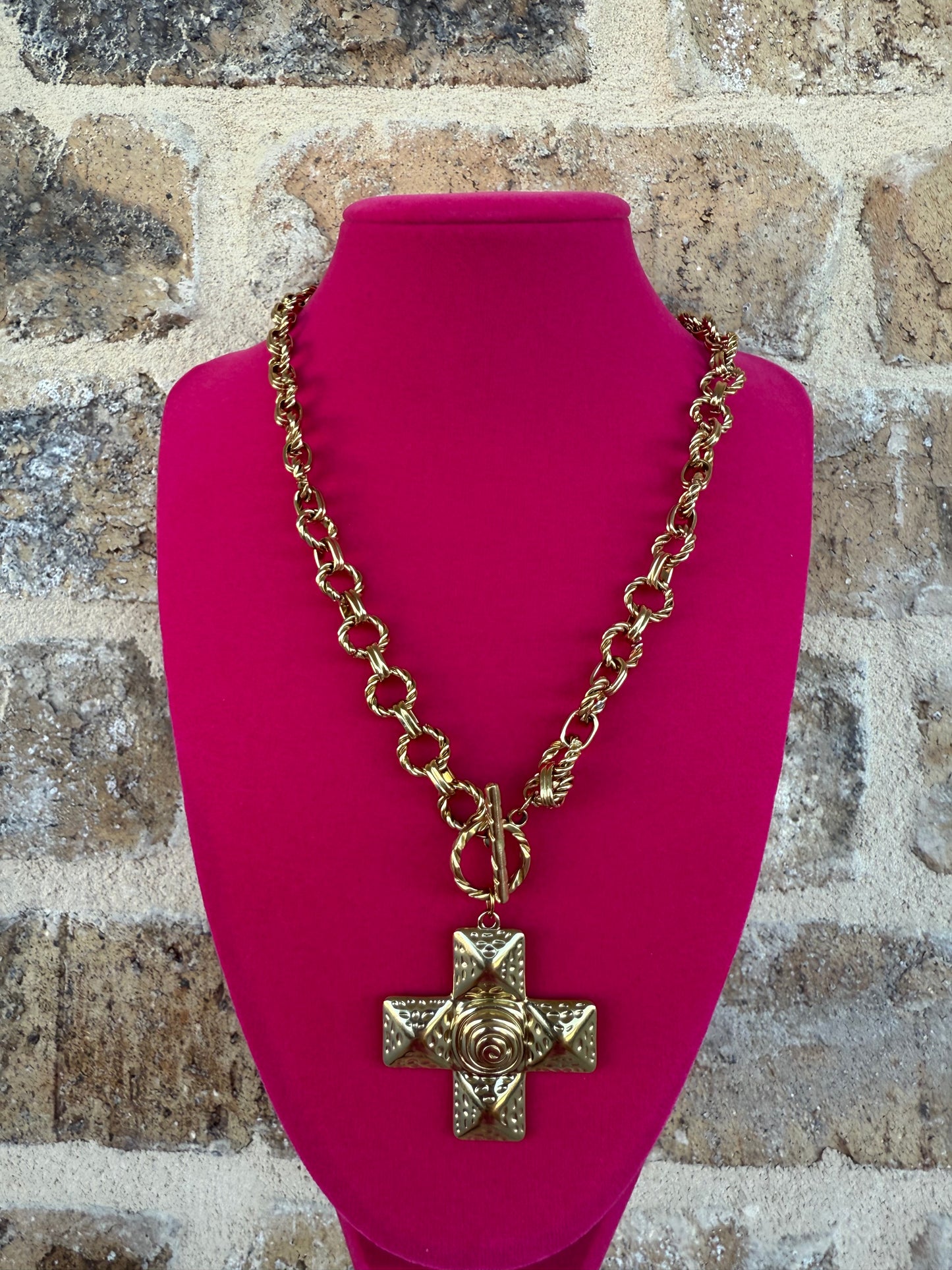 CHUNKY CROSS NECKLACE