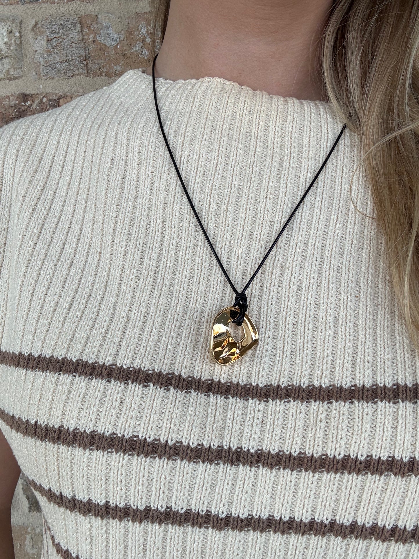 BLACK LEATHER NECKLACE WITH GOLD CHARM