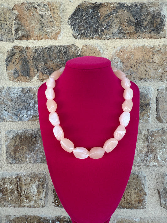 CREAM BEADED NECKLACE